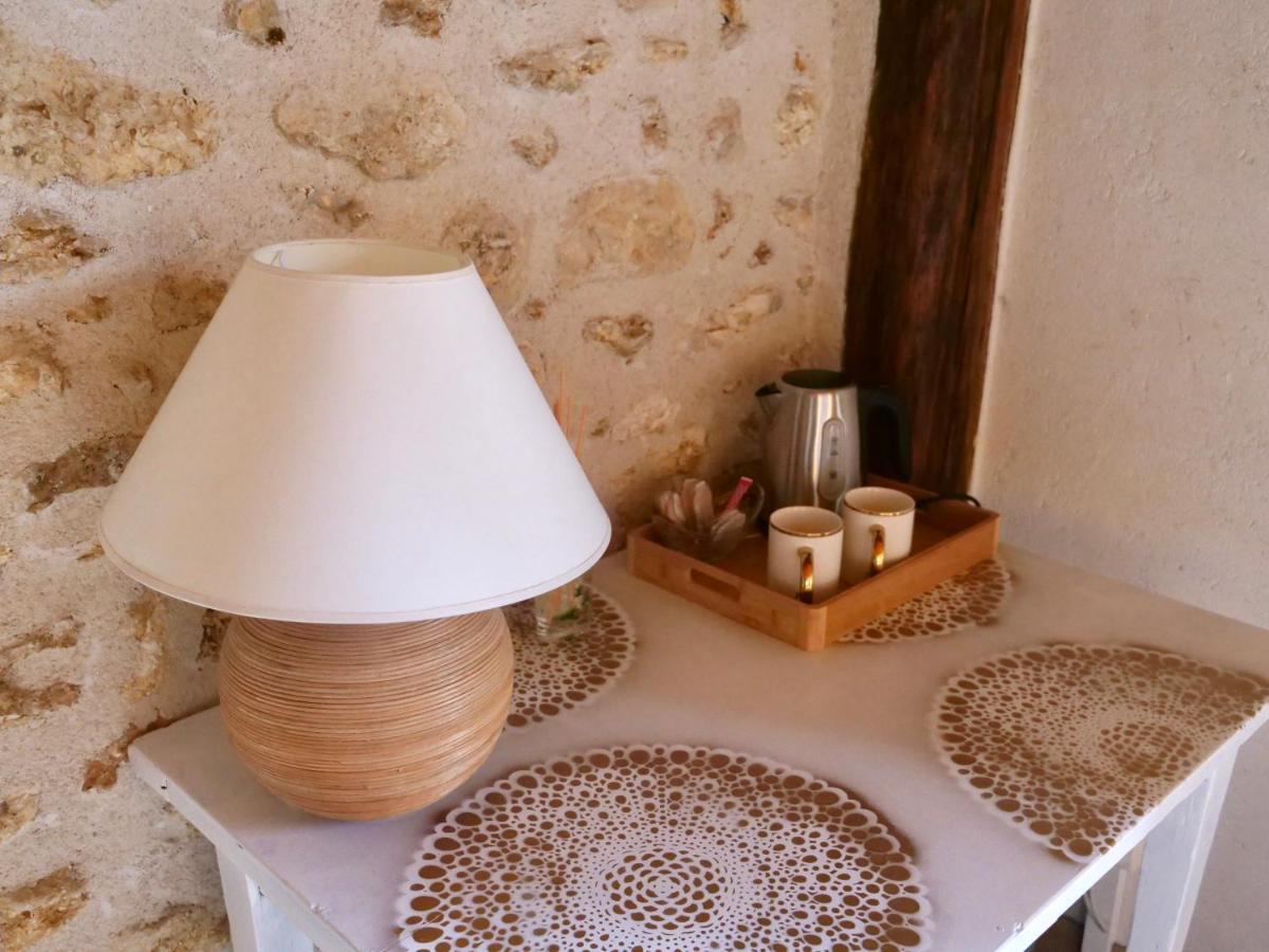 Domaine Du Cellier De La Couronne Bed & Breakfast เซซาน ภายนอก รูปภาพ